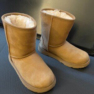 UGG Kids Classic II Weather Short in Chestnut Little Kids Size 1(US) Pre-Owned